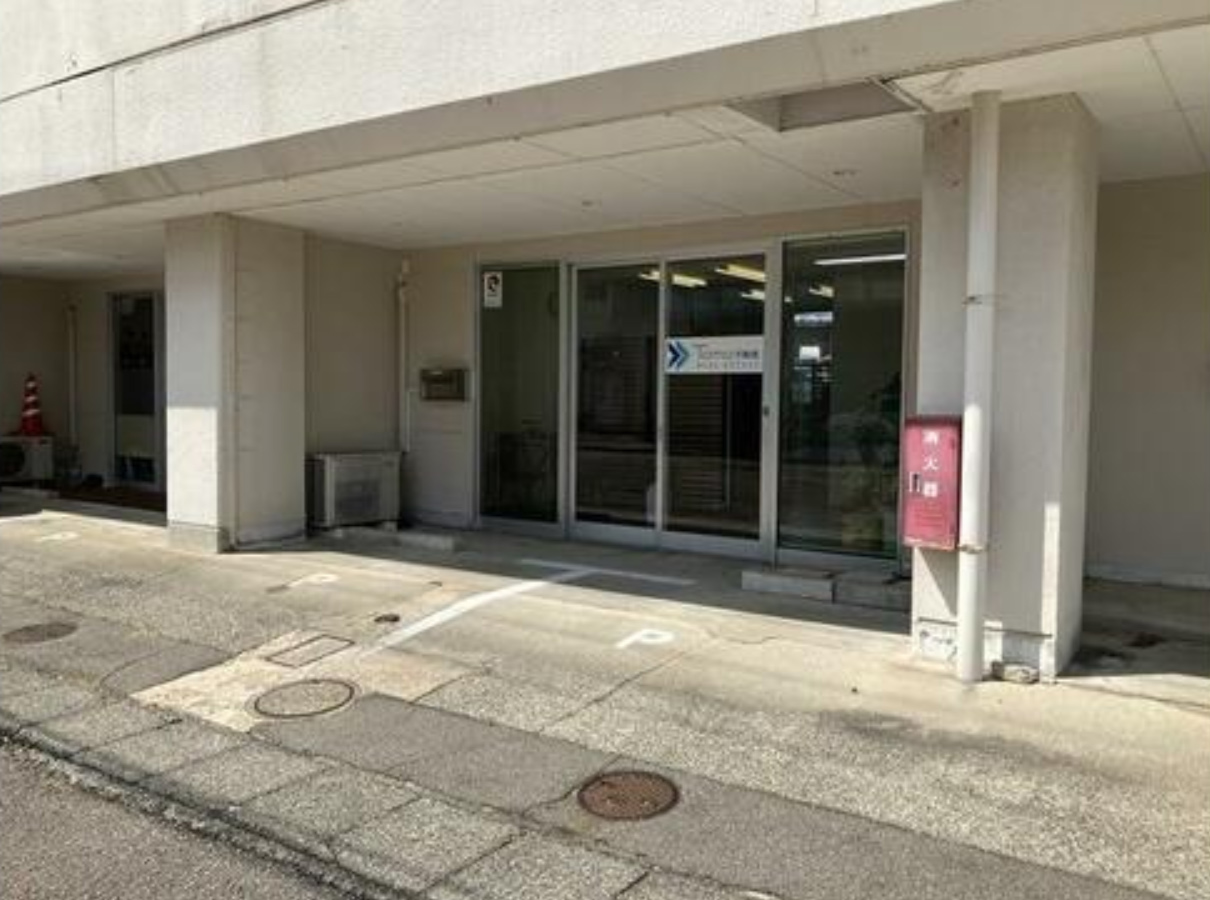 店舗前駐車スペース